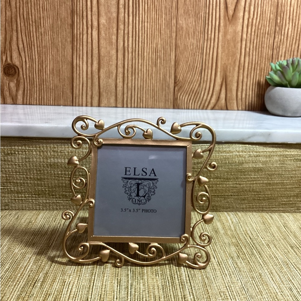 ELSA L. Inc. Elegant Gold Heart Photo Frame